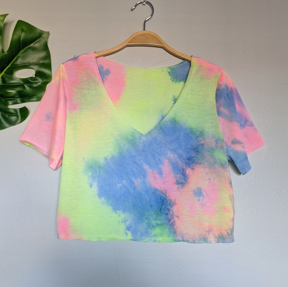 Neon tie dye v neck cropped tee - Picture 3 of 8